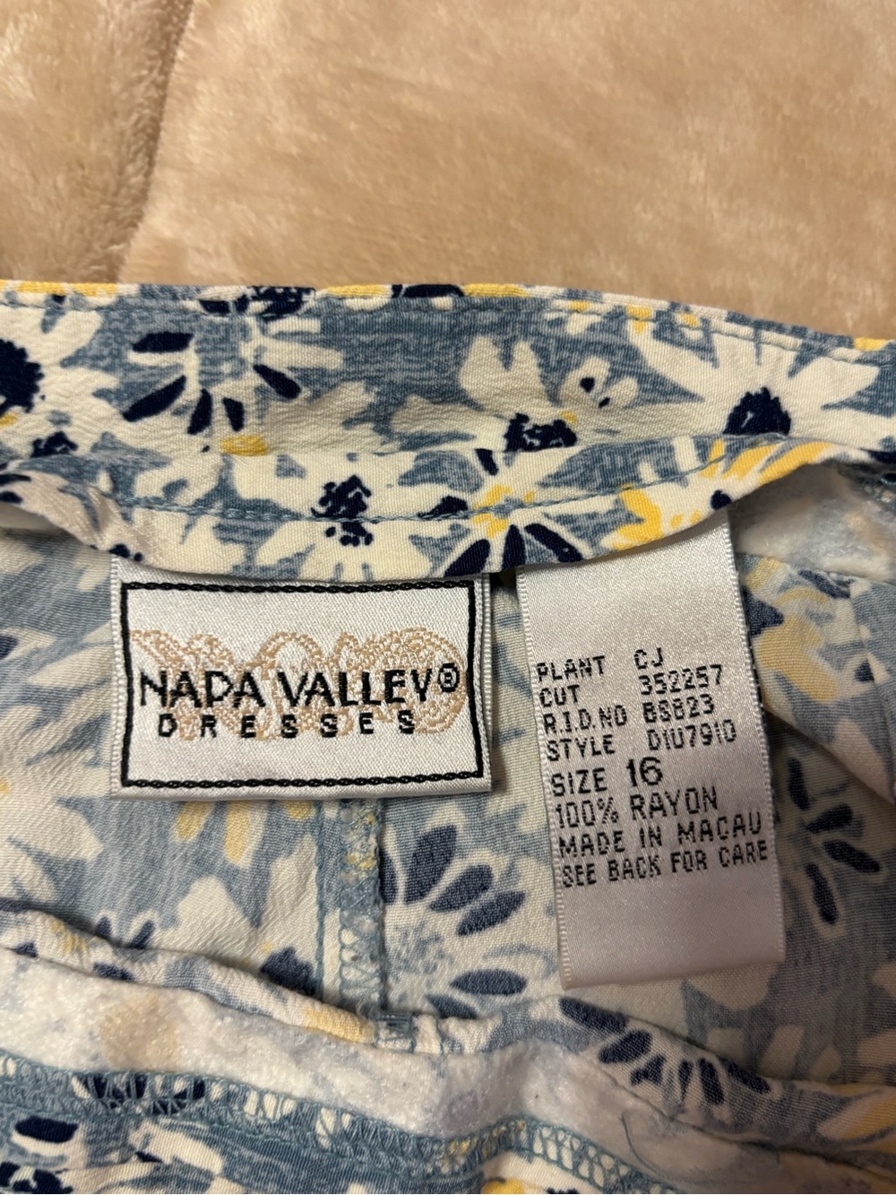 Floral Print Women’s Trousers - Yellow & Blue Daisy Pattern - Picture 3 of 3